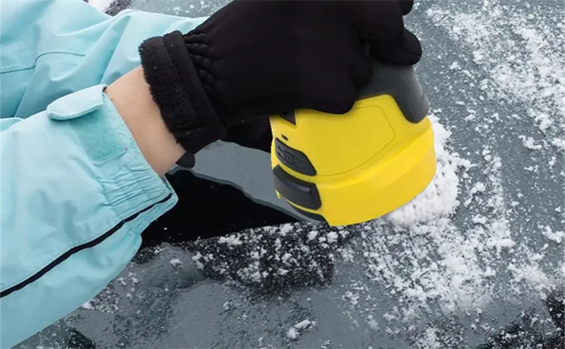 Kärcher EDI 4 Electric Ice Scraper with Rotating Disc, Time-saving,  Effortless Ice Removal : : Garden