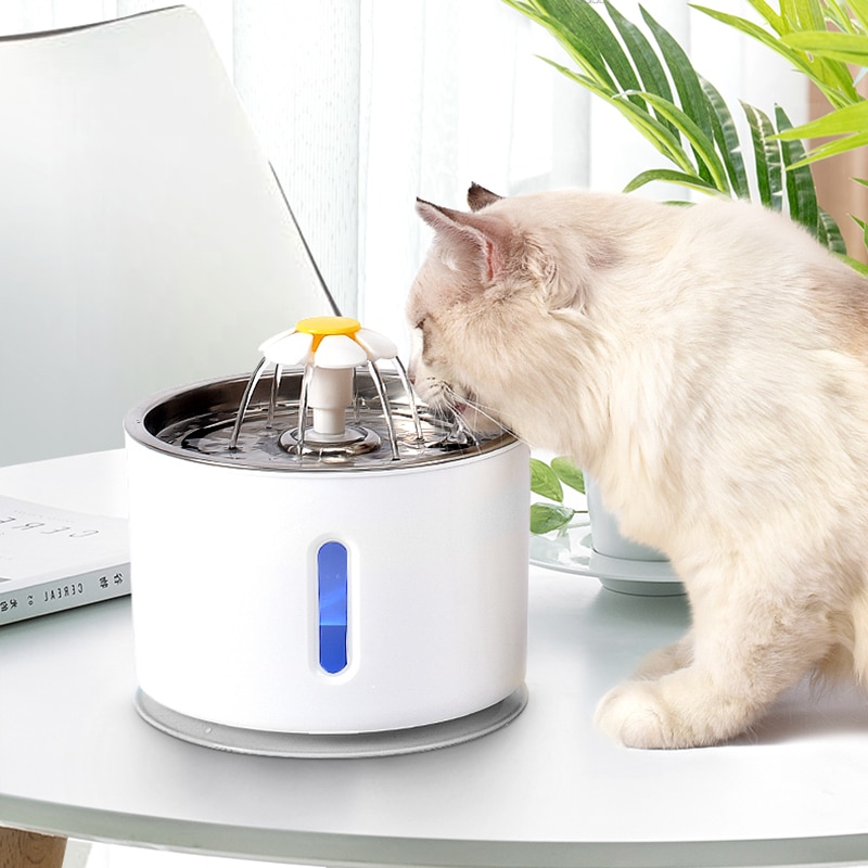 Automatic cat clearance waterer