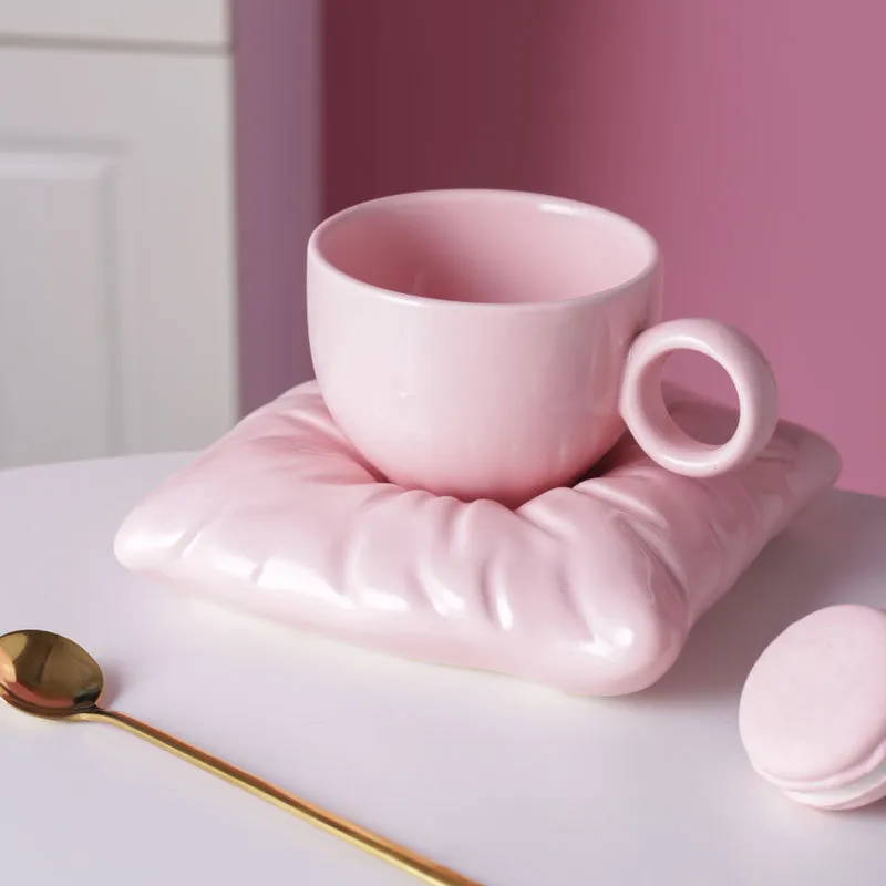 Birsppy ZQDMBH Coffee Mugs Ceramic Cup With Pillow Coaster  Creative Couple Coffee Cup Tea Cups Saucers Box Set Drinkware (Color : Pink  Set): Cup & Saucer Sets
