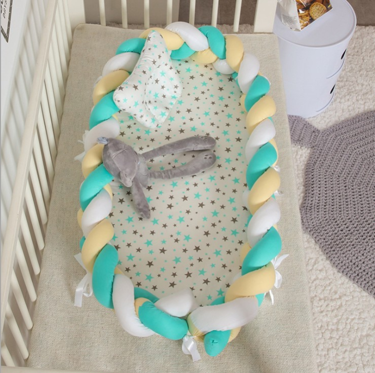 Lightweight and Foldable Portable Baby Crib for Travel - MAMTASTIC