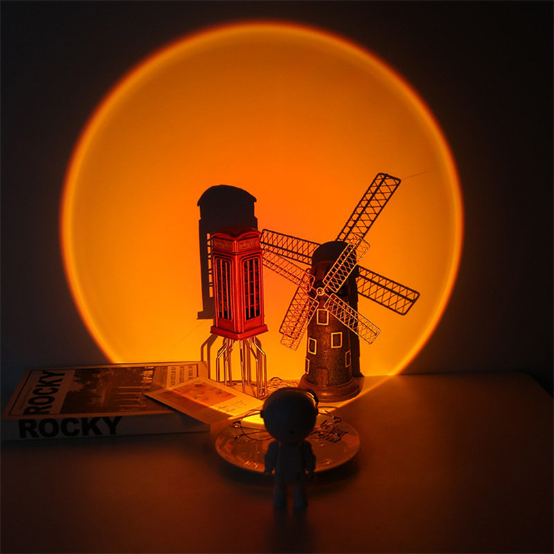 Astronaut Sunset Projection Lamp - ApolloBox